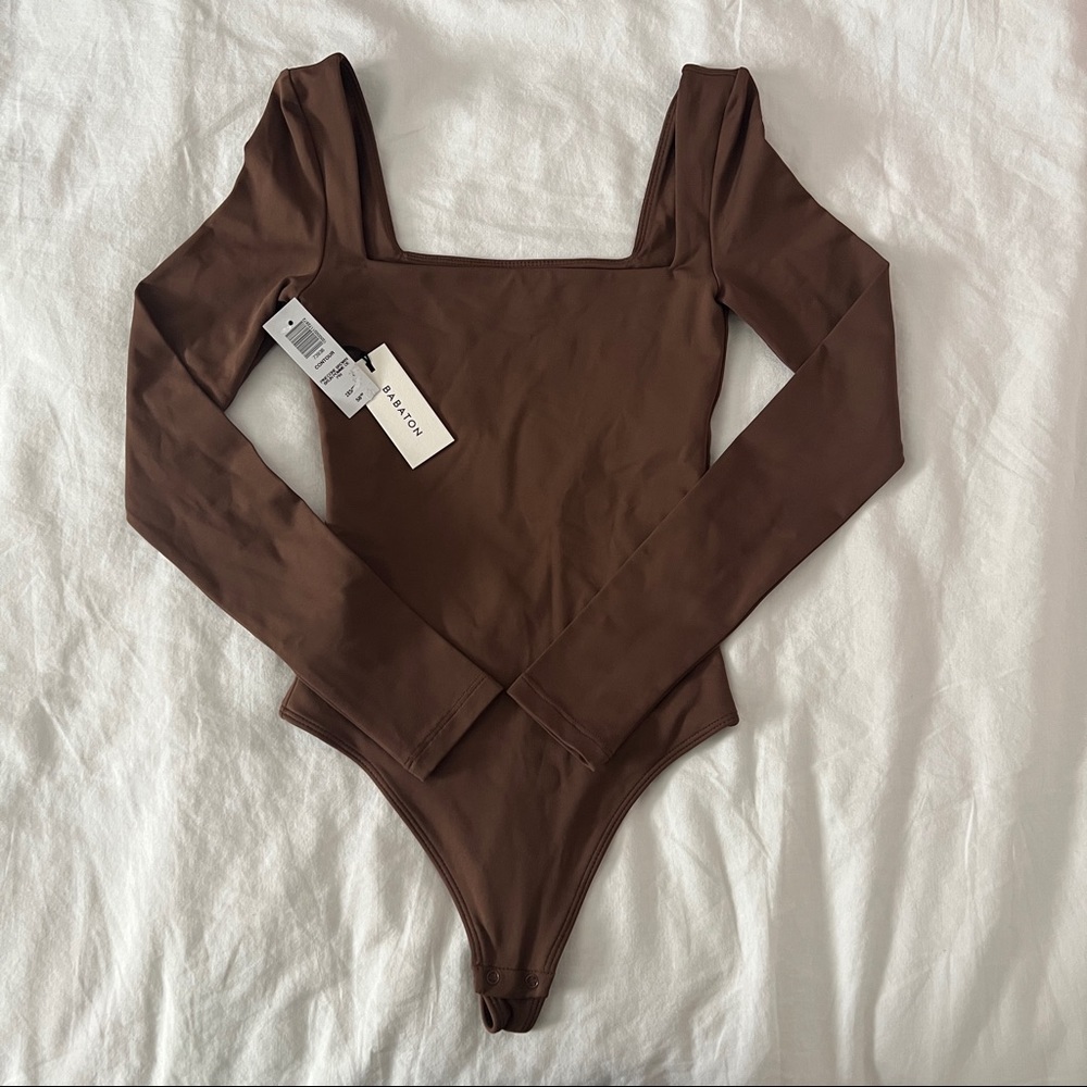 aritzia babaton long sleeve contour bodysuit in pinecone brown